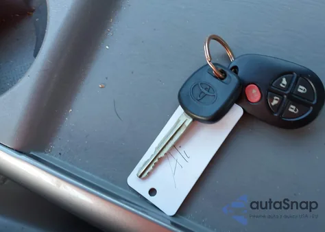 2008 Toyota Sienna Le z USA, uszkodzony, nr VIN 5TDZK23C58S210038